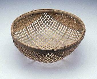 Bamboo sieve for vegetables, similar to those used on TU DO