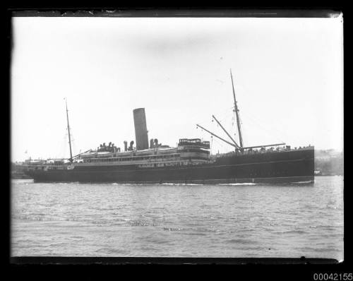 SS ZEALANDIA leaving for Hobart on Wednesday 9 Jan 1924. Photo taken from Dawes Point.