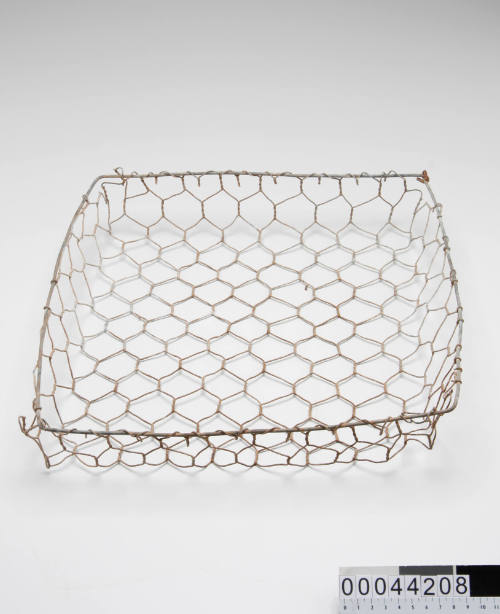 Lapis, or wire basket