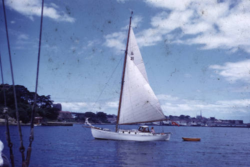 CYC 21 sailboat under sail slide