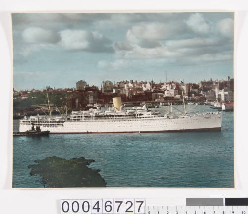 P&O liner SS STRATHMORE in Sydney Harbour