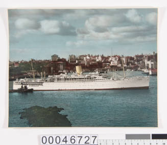 P&O liner SS STRATHMORE in Sydney Harbour