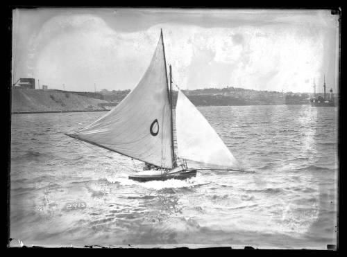 Sloop displaying a circle emblem on the mainsail, Sydney Harbour