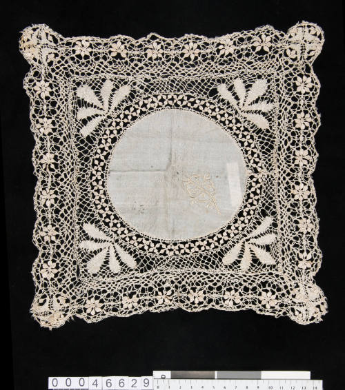 Handmade handkerchief with bobbin lace