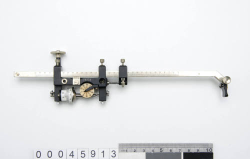 Tracer arm for a planimeter