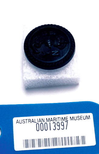 Large size Royal Naval Sailing Association uniform button