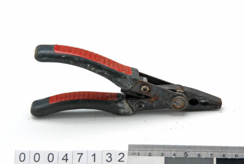 Double ended pliers taken on board LOT 41