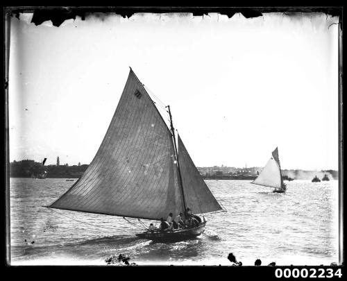 22-footer VIOLET sailing near Farm Cove, Sydney Harbour