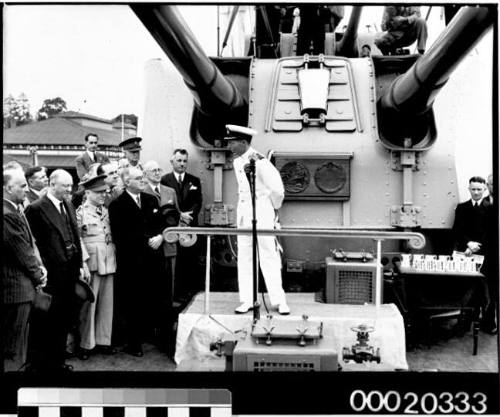 Presentation on board HMAS SYDNEY (II)