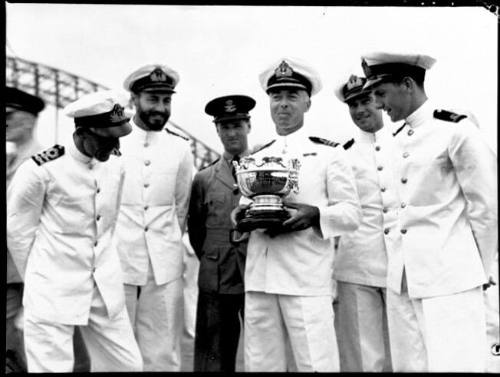 Presentation on board HMAS SYDNEY (II)