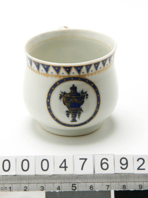 Chinese export porcelain custard cup from a Richard Dale dinner service