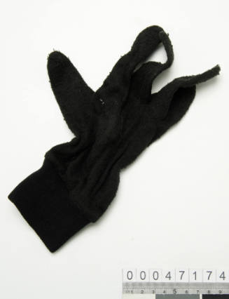 Left hand glove worn on board LOT 41