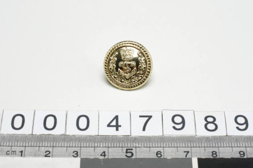 RAN officer's uniform button with manufacturer GAUNT B'HAM inscribed verso