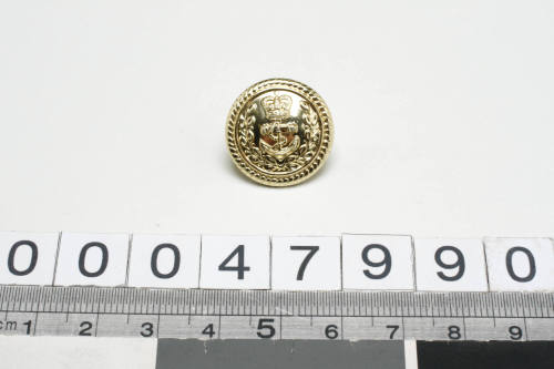 RAN officer's uniform button with manufacturer GAUNT B'HAM inscribed verso