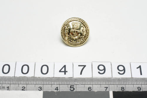 RAN officer's uniform button with manufacturer GAUNT B'HAM inscribed verso