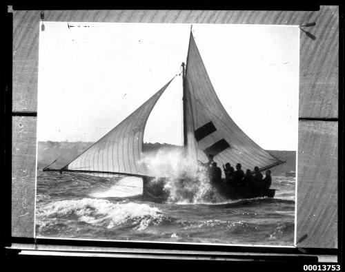 18-foot skiff HC PRESS sailing on Sydney Harbour