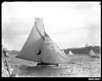 22-footer EFFIE sailing near Garden Island, Sydney Harbour