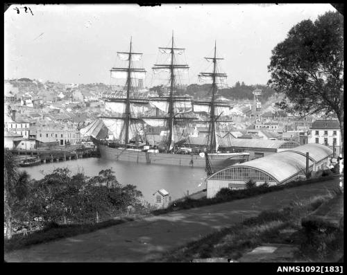 Image of vessel IMBERHORNE at Woolloomooloo Bay