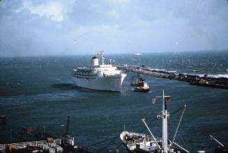 Slide depicting a cruise ship coming into port