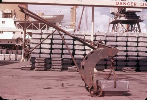 Slide depicting a piece of wharfside equipment