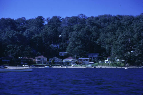 Image of shoreline at Paradise Beach