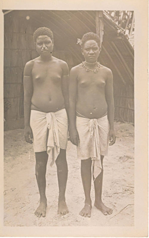 Postcard depicting two indigenous women from Papua New Guinea