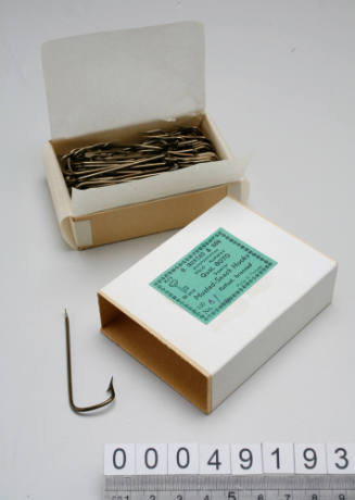 Box of Mustad-Sneck fish hooks size No. 6/0