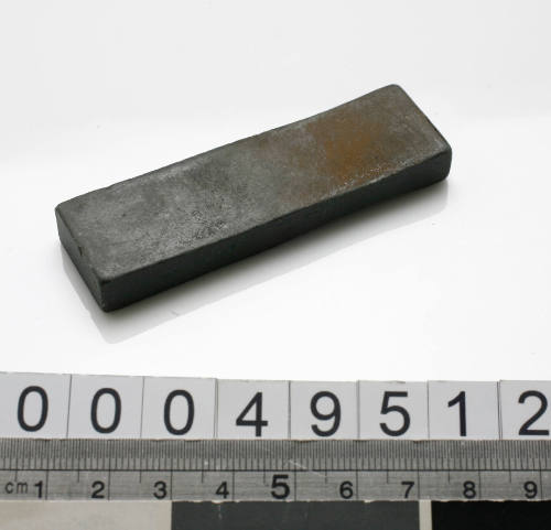 Sharpening stone for barber's scissors