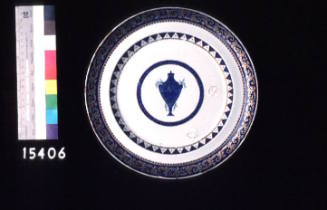 Plate part of a Chinese export Porcelain dinner service, made during the Quianlong period