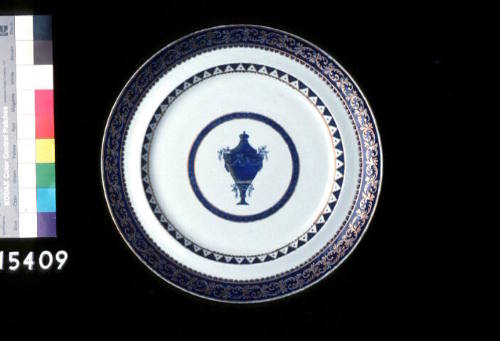 Plate part of a Chinese export Porcelain dinner service, made during the Quianlong period