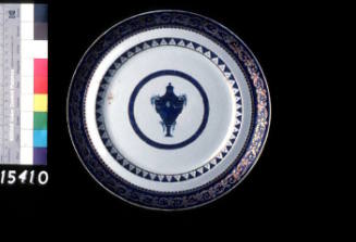 Plate part of a Chinese export Porcelain dinner service, made during the Quianlong period