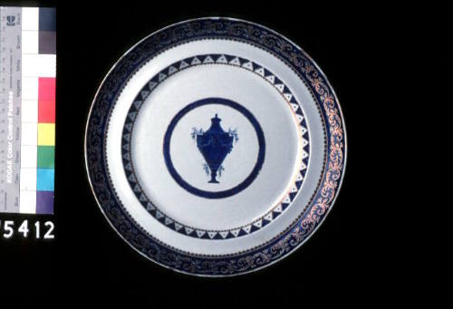 Plate part of a Chinese export Porcelain dinner service, made during the Quianlong period