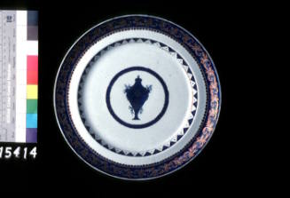 Plate part of a Chinese export Porcelain dinner service, made during the Quianlong period