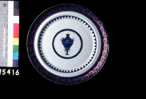 Plate part of a Chinese export Porcelain dinner service, made during the Quianlong period