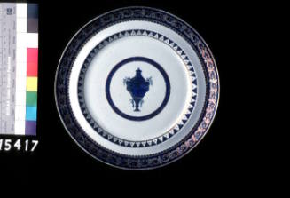 Plate part of a Chinese export Porcelain dinner service, made during the Quianlong period