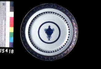 Plate part of a Chinese export Porcelain dinner service, made during the Quianlong period