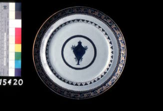 Plate part of a Chinese export Porcelain dinner service, made during the Quianlong period