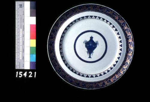 Plate part of a Chinese export Porcelain dinner service, made during the Quianlong period