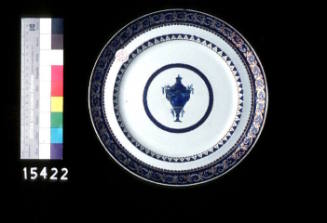 Plate part of a Chinese export Porcelain dinner service, made during the Quianlong period