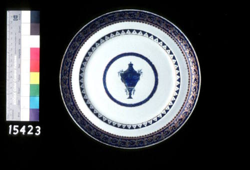 Plate part of a Chinese export Porcelain dinner service, made during the Quianlong period