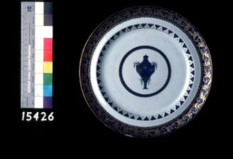 Plate part of a Chinese export Porcelain dinner service, made during the Quianlong period
