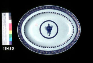 Platter part of a Chinese export Porcelain dinner service, made during the Quianlong period