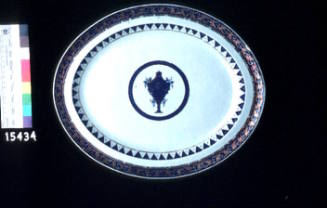Platter part of a Chinese export Porcelain dinner service, made during the Quianlong period