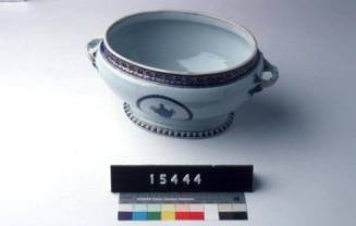 Tureen from a Chinese export porcelain dinner service