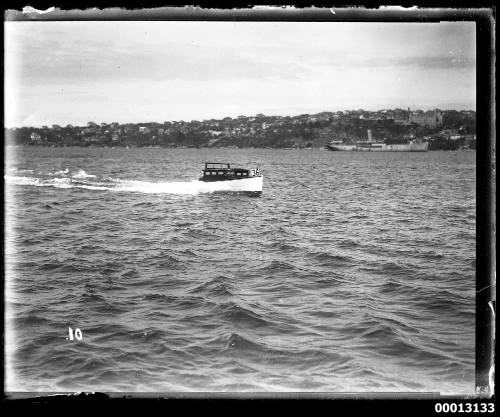 Speedboat crossing Rose Bay on Sydney Harbour