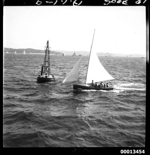 18-foot skiff, possibly JMH, on Sydney Harbour