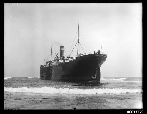 THODE FAGELUND aground near Cronulla Beach