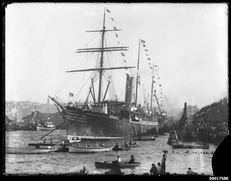 SS MORAVIAN departing for the Boer War – Works – collections.sea.museum/