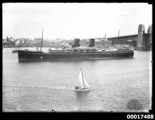 P&O SS MOOLTAN passing Circular Quay, Sydney Harbour