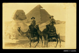 Photograph of two Australian servicemen, one of whom is Douglas Ballantyne Fraser, on camels in front of the Sphinx and the Great Pyramid at Giza